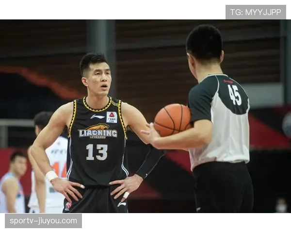 一秒之差即违规：篮球场上的“防守三秒违例”到底如何判定？